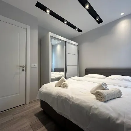 Ξενοδοχείο με διαμερίσματα Real Homes Lara *