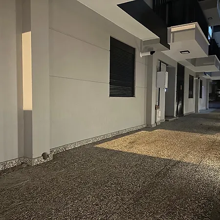 Ξενοδοχείο με διαμερίσματα Real Homes Lara